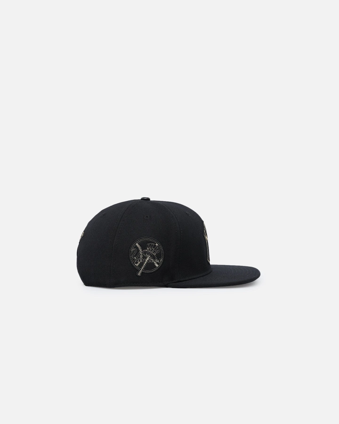 Pro Standard New York Yankees 'Black & Gold' Snapback Black/Gold 5 Pro Standard New York Yankees 'Black & Gold' Snapback Black/Gold - Image 3