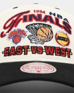 Mitchell & Ness New York Knicks 'Versus' Houston Rockets Deadstock Snapback Off White/Black -Sportswear Women Store 01030506 YO240 default 0050