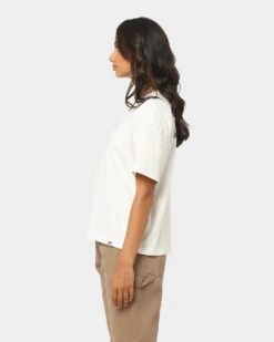 Majestic Athletic Women's New York Yankees Bespoke Logo T-Shirt Vintage White -Sportswear Women Store 02033912 YV003 womens 0060