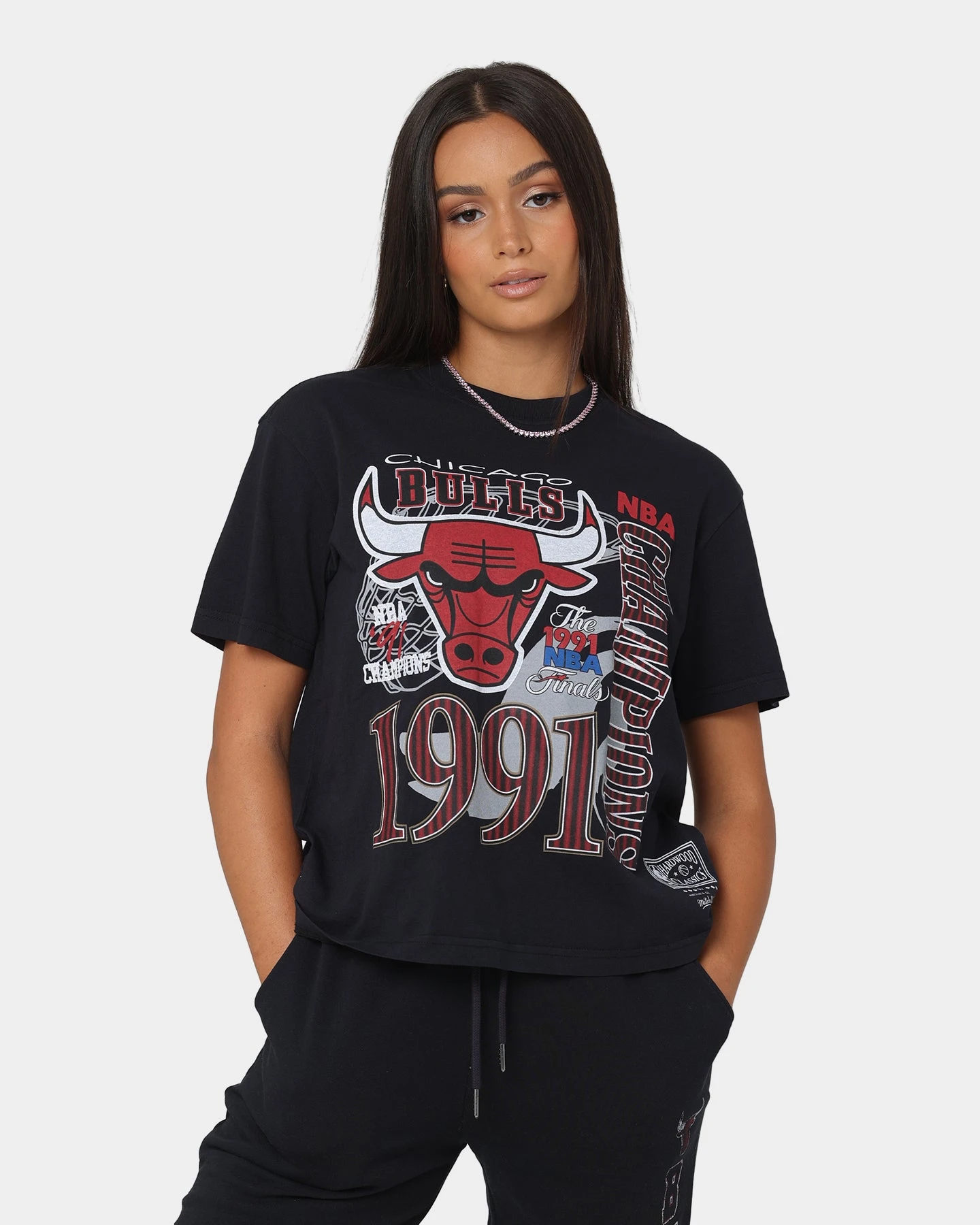 Mitchell & Ness Women's Chicago Bulls Vintage '91 Finals T-Shirt Faded Black 3 Mitchell & Ness Women's Chicago Bulls Vintage '91 Finals T-Shirt Faded Black