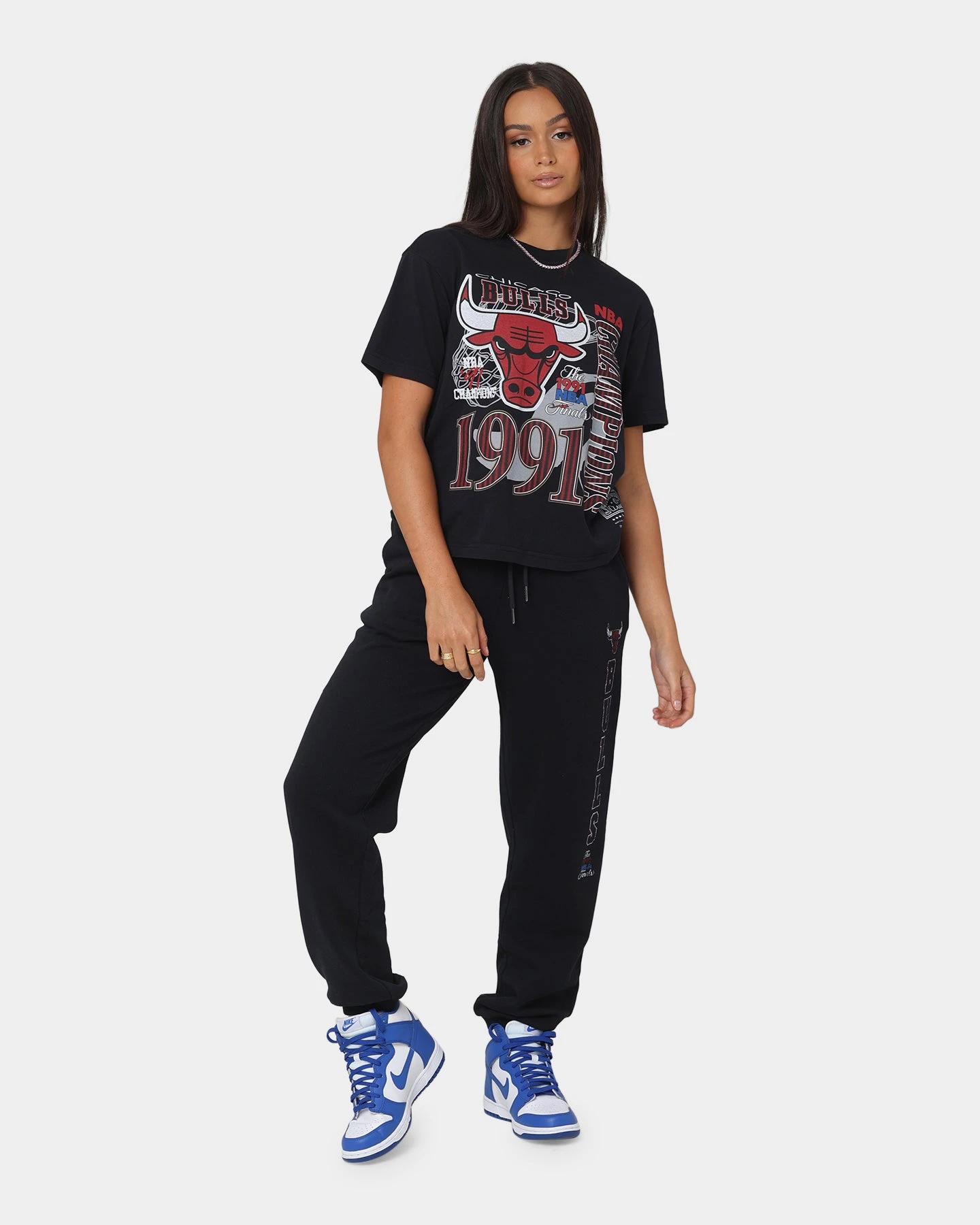 Mitchell & Ness Women's Chicago Bulls Vintage '91 Finals T-Shirt Faded Black 4 Mitchell & Ness Women's Chicago Bulls Vintage '91 Finals T-Shirt Faded Black - Image 2