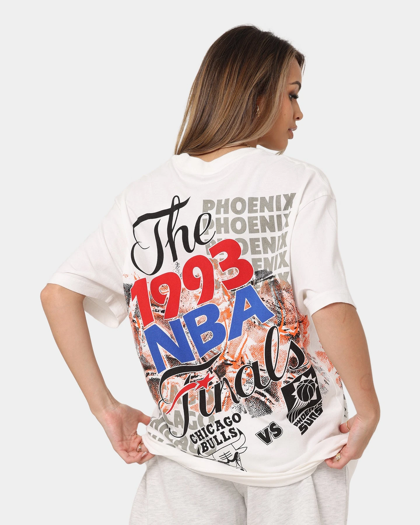 Mitchell & Ness Phoenix Suns VS Chicago Bulls 1993 Finals Vintage T-Shirt Vintage White 4 Mitchell & Ness Phoenix Suns VS Chicago Bulls 1993 Finals Vintage T-Shirt Vintage White - Image 2