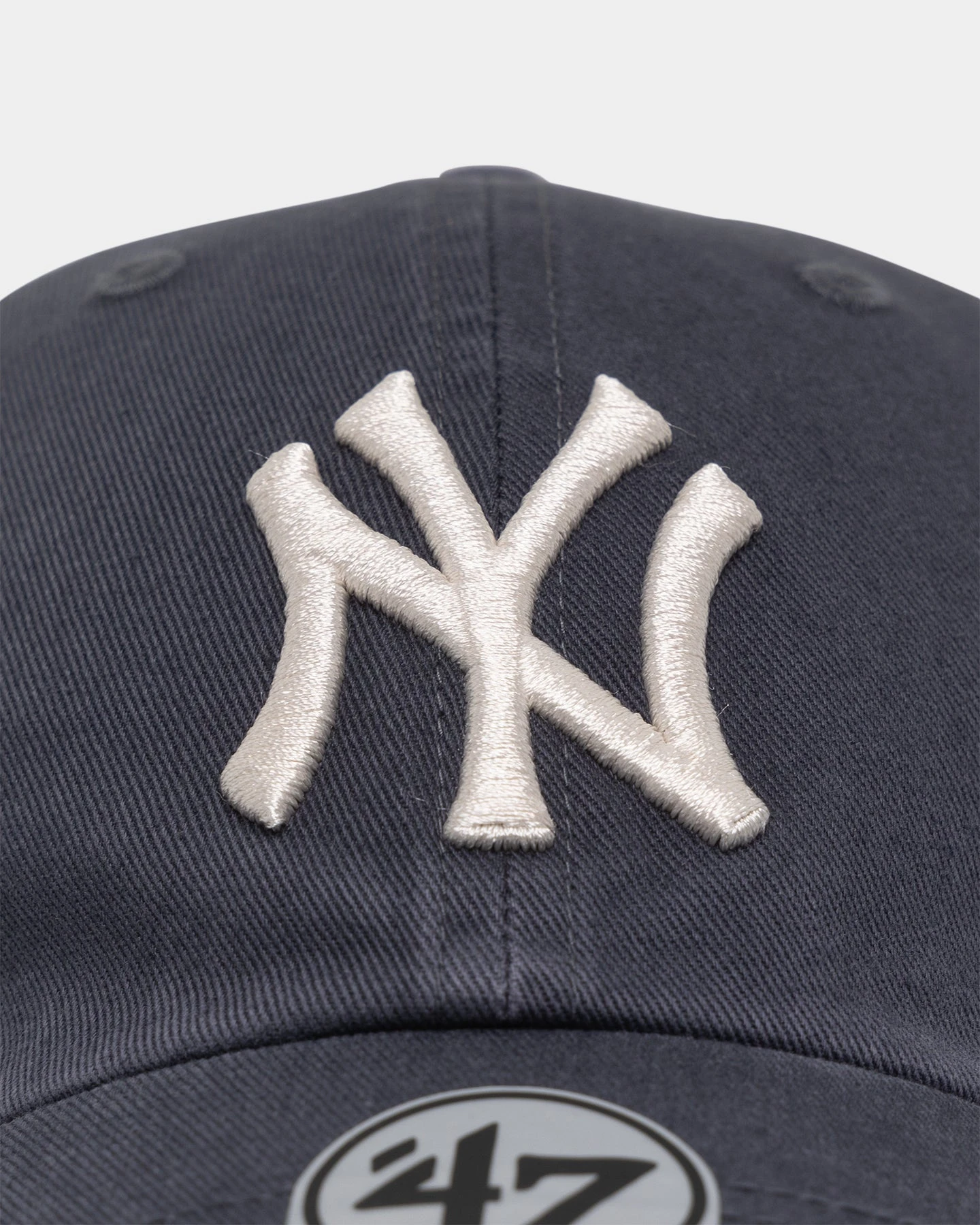 '47 BRAND 47 Brand Men's New York Yankees Clean Up Strapback Vintage Navy 7 '47 BRAND 47 Brand Men's New York Yankees Clean Up Strapback Vintage Navy - Image 5