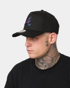 New Era Atlanta Braves 'Metal Badge' 9FORTY K-Frame Snapback Black/Iridescent -Sportswear Women Store 194457736640 default 00100