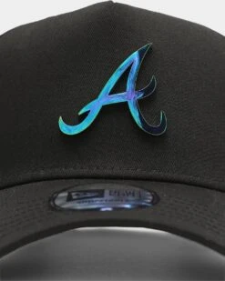 New Era Atlanta Braves 'Metal Badge' 9FORTY K-Frame Snapback Black/Iridescent -Sportswear Women Store 194457736640 default 0050
