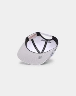 Mitchell & Ness Chicago Bulls 'Hand Drawn' Original Fit Snapback White -Sportswear Women Store 195563796481 default 0060