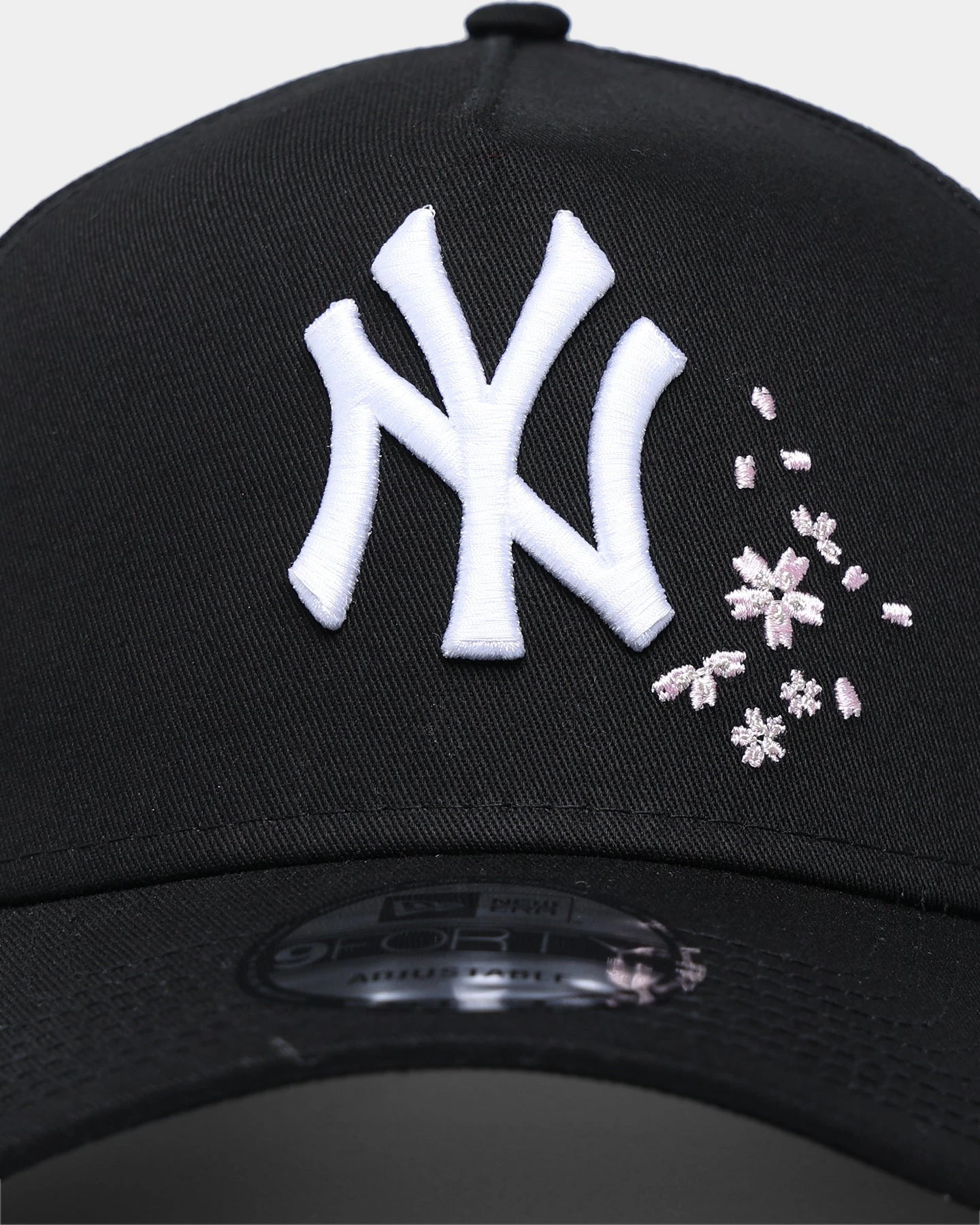 New Era New York Yankees Black Blossom 9FORTY A-Frame Snapback Black/Blossom 8 New Era New York Yankees Black Blossom 9FORTY A-Frame Snapback Black/Blossom - Image 6