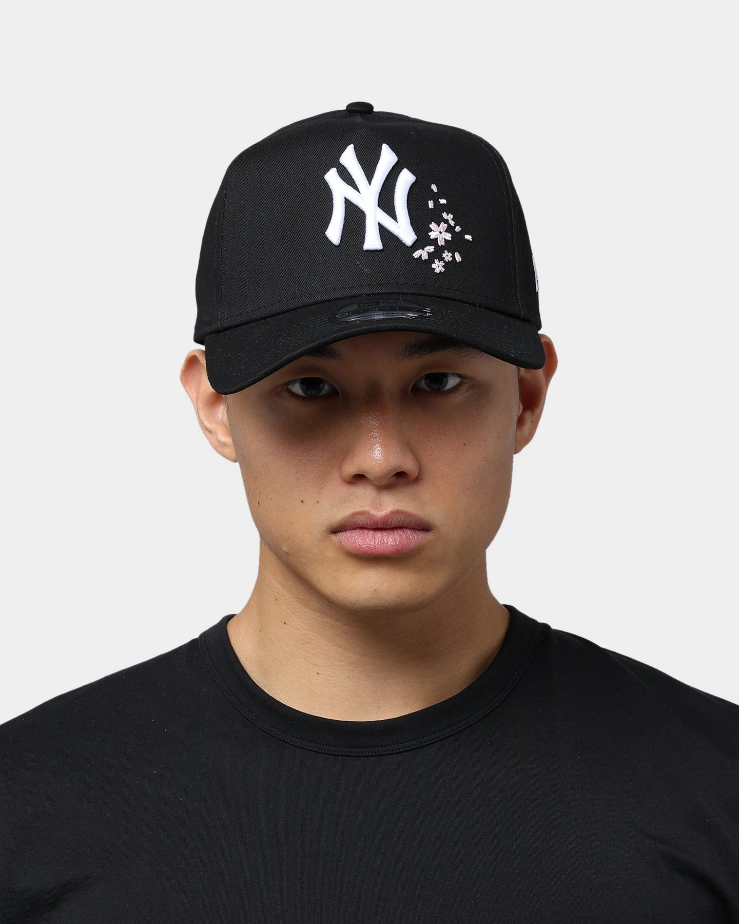New Era New York Yankees Black Blossom 9FORTY A-Frame Snapback Black/Blossom 4 New Era New York Yankees Black Blossom 9FORTY A-Frame Snapback Black/Blossom - Image 2