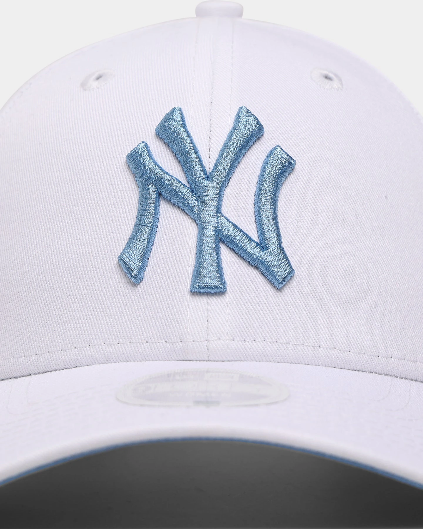 New Era Women's New York Yankees "Legend Blue" 9FORTY Casual Strapback White/Legend Blue 8 New Era Women's New York Yankees "Legend Blue" 9FORTY Casual Strapback White/Legend Blue - Image 6