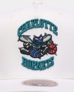 Mitchell & Ness Charlotte Hornets 'Hardwood Classics Patch' Classic Red Snapback Cream -Sportswear Women Store 196294228906 default 0050