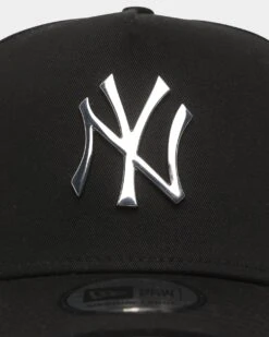New Era New York Yankees 'Metal Badge' 9FORTY K-Frame Snapback Black/Silver -Sportswear Women Store 196819011105 default 0050