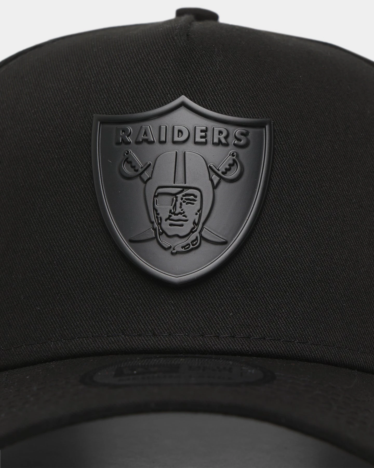 New Era Las Vegas Raiders 'Metal Badge' 9FORTY K-Frame Snapback Black/Black 8 New Era Las Vegas Raiders 'Metal Badge' 9FORTY K-Frame Snapback Black/Black - Image 6
