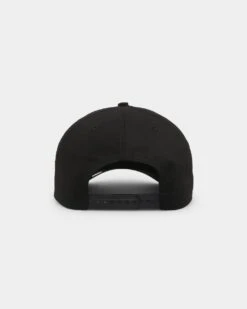 New Era Chicago Bulls 'Metal Badge' 9FORTY K-Frame Snapback Black/Silver -Sportswear Women Store 196819011310 default 0020