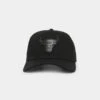 New Era Chicago Bulls 'Metal Badge' 9FORTY K-Frame Snapback Black/Black -Sportswear Women Store 196819011372 default 0010