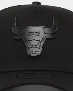New Era Chicago Bulls 'Metal Badge' 9FORTY K-Frame Snapback Black/Black -Sportswear Women Store 196819011372 default 0050