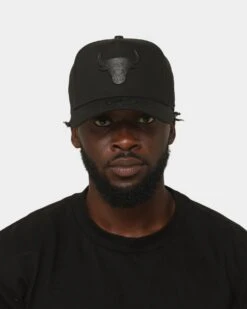 New Era Chicago Bulls 'Metal Badge' 9FORTY K-Frame Snapback Black/Black -Sportswear Women Store 196819011372 mens 0100