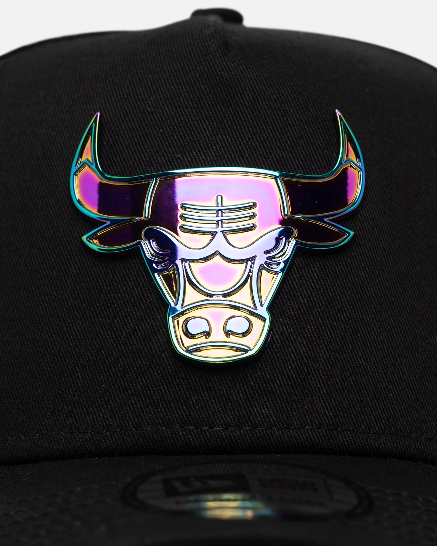 New Era Chicago Bulls 'Metal Badge' 9FORTY K-Frame Snapback Black/Iridescent 7 New Era Chicago Bulls 'Metal Badge' 9FORTY K-Frame Snapback Black/Iridescent - Image 5