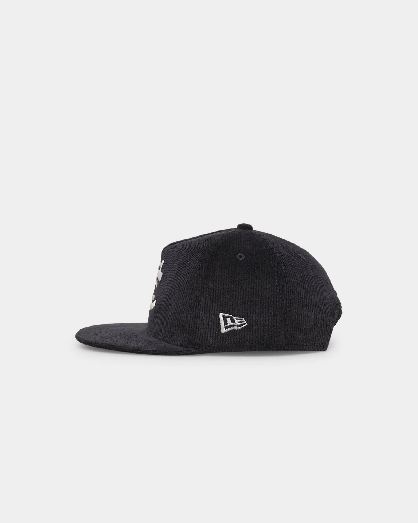 New Era Carlton Blues 'AFL 2023 Team Corduroy' Golfer Snapback Navy 6 New Era Carlton Blues 'AFL 2023 Team Corduroy' Golfer Snapback Navy - Image 4