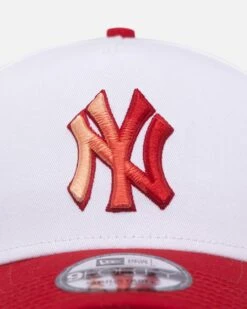 New Era New York Yankees 'Satin Blaze' 9FORTY A-Frame Snapback White/Scarlet -Sportswear Women Store 197707788840 default 0050